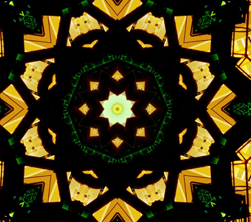 Doug Aitken vytváří koláže interiérů světa inspirované kaleidoskopem