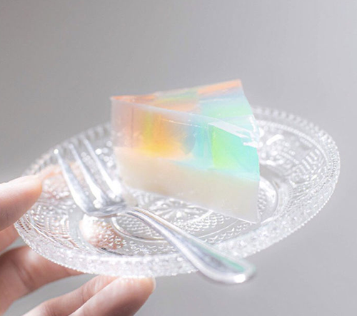 Japonský blogger Tsunekawa představil dort, který je inspirován barveným spektrem duhy